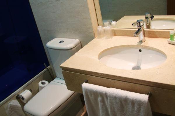 Hotel Moon โอโกรูญา ภายนอก รูปภาพ